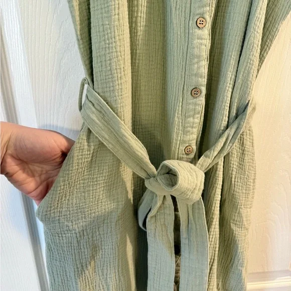 Green Button-Down Midi Dress - Picture 7 of 7